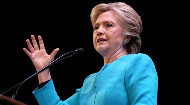 Hillary Clinton bị tố cấu kết FBI để che đậy hành vi phạm pháp