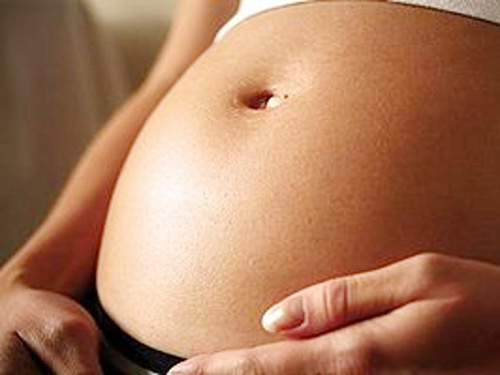 Mang thai ở tuổi còn quá trẻ, cô gái đột ngột qua đời ngay sau vượt cạn