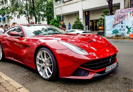 “Lóa mắt” vì dàn siêu xe trăm tỷ của Cường Đô la