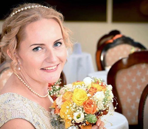 Kỳ lạ cô dâu tự cưới chính mình