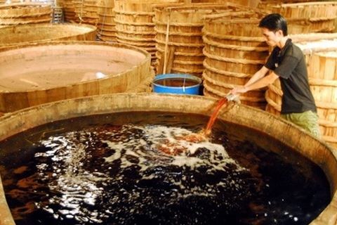 Cách phân biệt nước mắm truyền thống và nước mắm công nghiệp