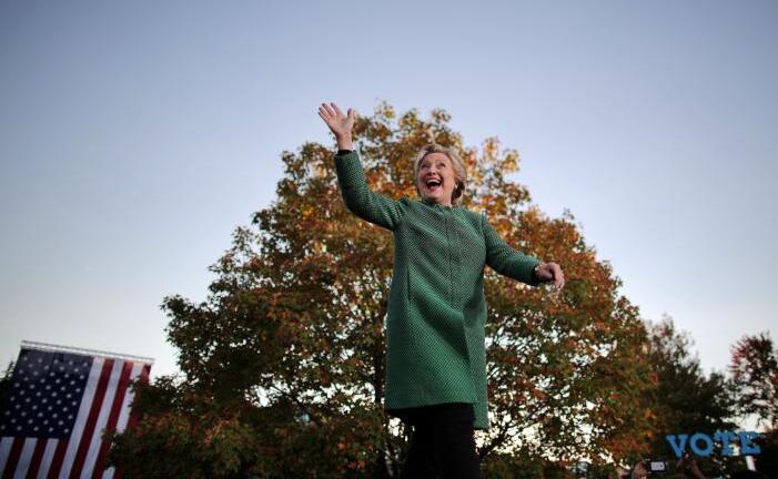 Clinton gọi Trump là ‘người thua cay cú'