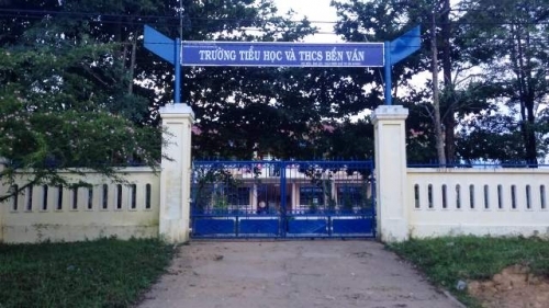 Thầy giáo đánh nhiều học sinh bầm tím ở Huế:
