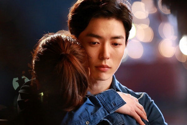 Điếng người vì toan tính của vợ sau khi xé đơn ly hôn và trở về nhà