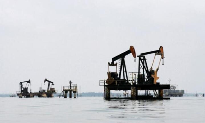 Giá dầu hôm nay 27/10: Vẫn dưới ngưỡng 50 USD/thùng