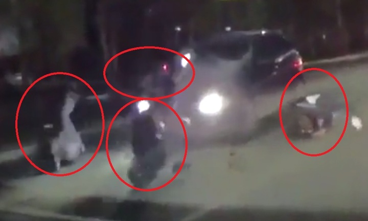 Ô tô mất lái đâm 4 người đi bộ văng lên không trung