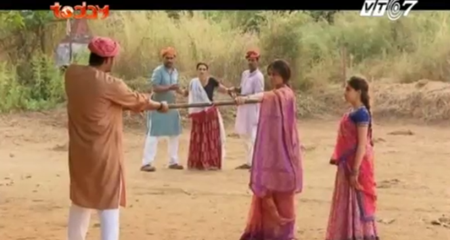 Cô dâu 8 tuổi P12 tập 10: Anandi một tay chấp 6 tên có ý đồ xấu bảo vệ con gái