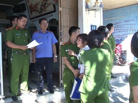 Bị gia chủ đập hỏng ô tô khi đến xem mua nhà