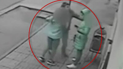 Chàng trai tung đòn hiểm, giải cứu người phụ nữ bên Nga gây sốt