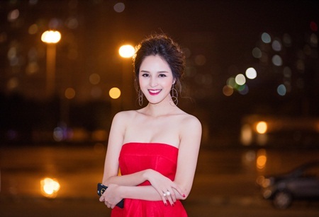 Á hậu Hoàng Anh tái xuất sau thời gian dài vắng bóng