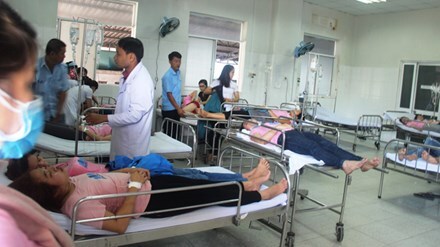Nhiều nữ công nhân bất ngờ ngất xỉu vì 'mùi lạ'?