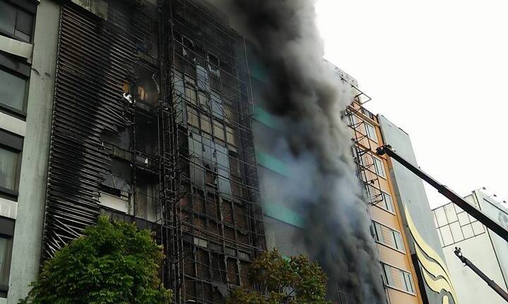 Cảnh sát hướng dẫn cách xử lý thoát khỏi đám cháy ở nhà cao tầng