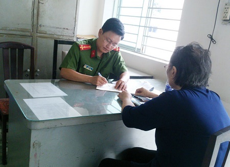 Giả danh công an hù dọa cụ bà lấy hơn 6,5 tỷ đồng