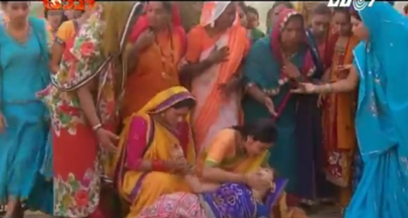 Cô dâu 8 tuổi phần 12 tập 16: Con gái Anandi ngã lầu nguy hiểm tính mạng