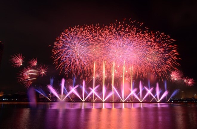 Đà Nẵng bắn pháo hoa 15 phút đêm giao thừa Tết Đinh Dậu