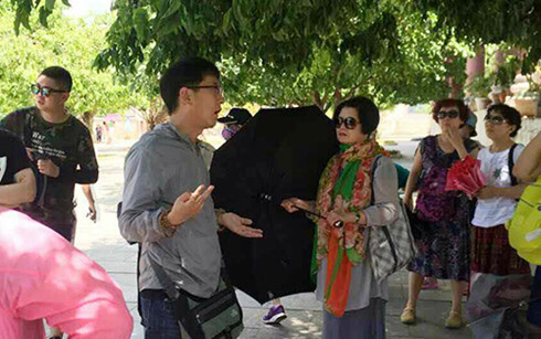 Người nước ngoài không được làm hướng dẫn viên du lịch tại Việt Nam