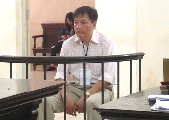 Người đàn ông đi tù vì cướp tiền, khống chế cựu kiểm sát viên