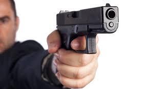 Cướp đột nhập biệt thự, rút súng dọa nữ doanh nhân