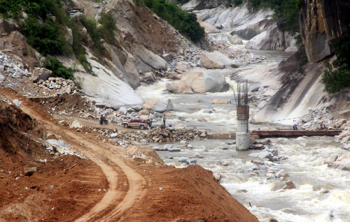 Nỗ lực tìm kiếm công nhân mất tích tại công trường thủy điện