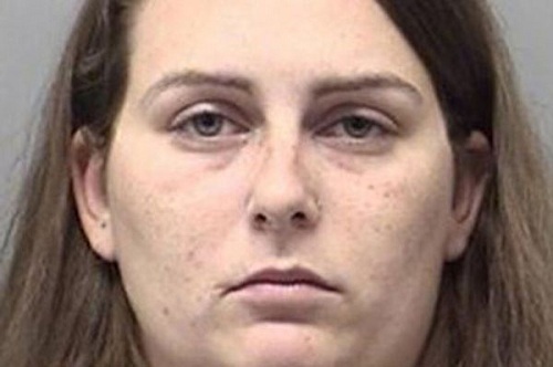 Mải ân ái với người tình, mẹ vô tình để con chết trong phòng tắm