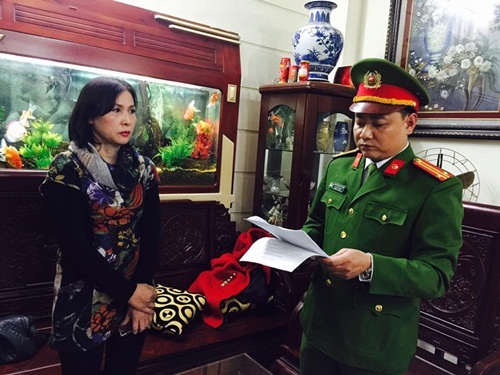 Bắt nữ giám đốc chỉ đạo khai thác cát trái phép trên sông Hồng