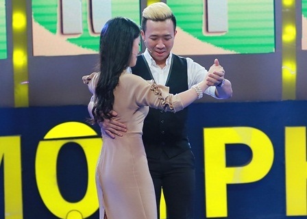 Trấn Thành ngẫu hứng khiêu vũ cùng Ngọc Thanh Tâm