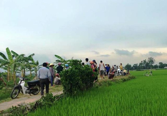 Bắc Giang: Phát hiện thi thể cô gái trẻ ngoài cánh đồng