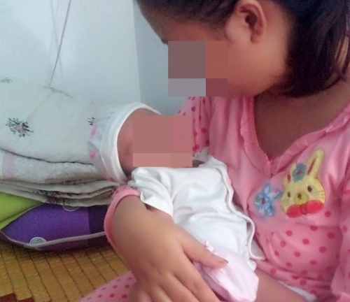 Người vợ 24 tuổi bị ung thư máu dù hi sinh tính mạng vẫn quyết định sinh con