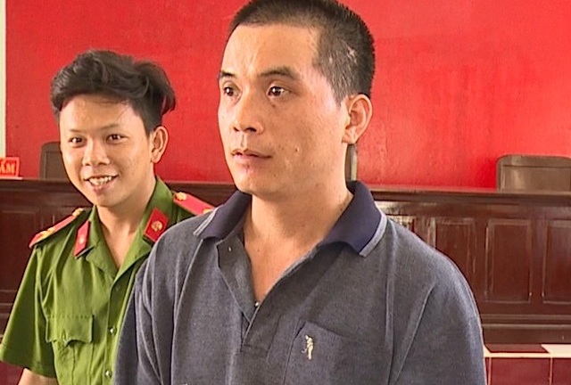 Người đàn ông 32 tuổi cướp vàng của bạn nhậu đi mua dâm