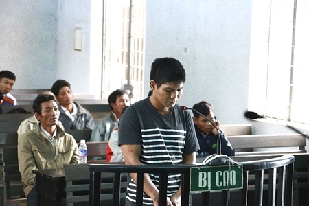 Mâu thuẫn gia đình, bố dượng hạ độc gia đình con gái