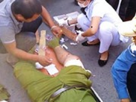 Vận động đi cai nghiện, Thượng tá công an bị con nghiện đánh gãy xương