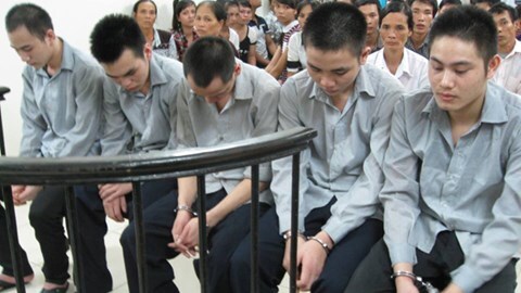 Hận người yêu cũ, 9X gọi đồng bọn đến giết tình địch