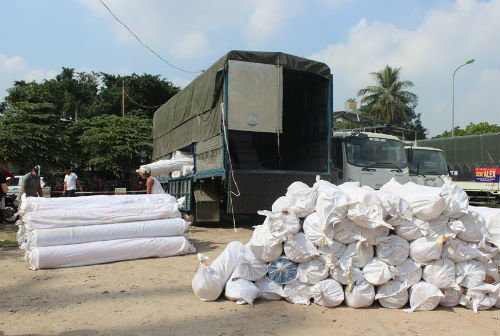 140 kiện vải không rõ nguồn gốc bị chặn đứng khi đang tuồn vào Thủ đô