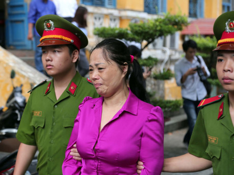 Sáng nay (17/11), hoa hậu quý bà lừa đảo triệu đô hầu tòa