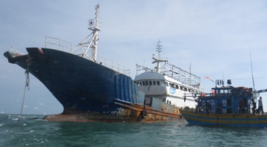Phát hiện tàu không bóng người trôi dạt trên biển Bình Thuận