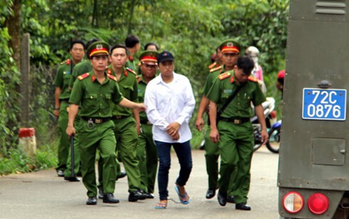 Thực nghiệm hiện trường vụ giết vợ con trưởng ban Dân vận huyện ủy