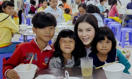 Lý Nhã Kỳ ủng hộ 500 triệu đồng