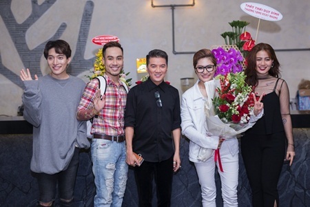 Đàm Vĩnh Hưng tuyên bố không lấy cát xê của học trò