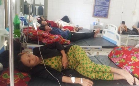 Hàng chục người nhập viện sau khi dự đám cưới ở Yên Bái