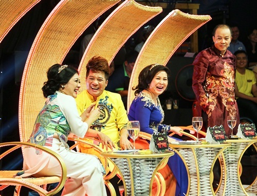 Thanh Thủy ra đề