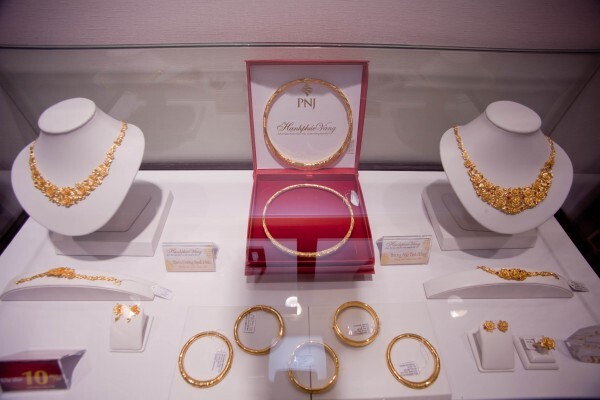 Giá vàng chiều nay 23/11: Vàng ổn định chờ tin từ Fed