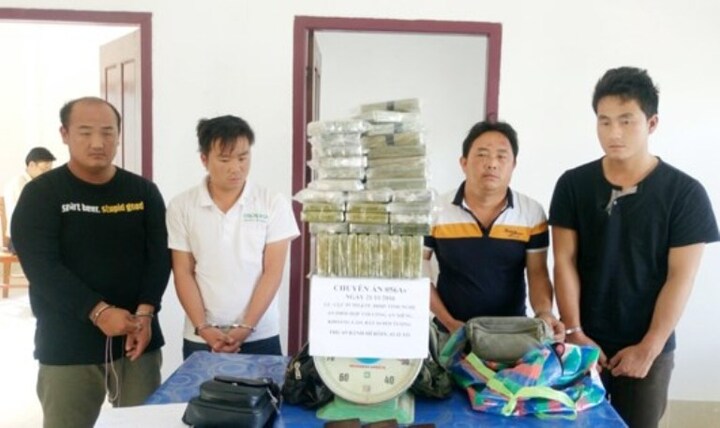 Bắt nóng 4 đối tượng vận chuyển số lượng ma túy