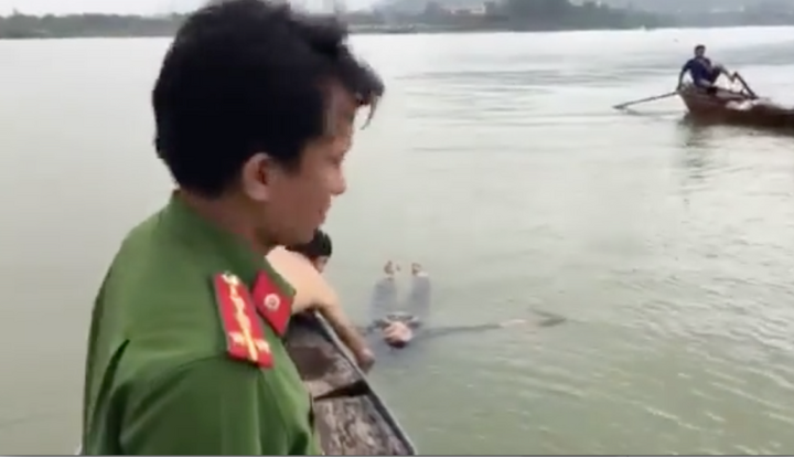 Cứu sống kịp thời một phụ nữ nhảy cầu Bến Thủy tự vẫn