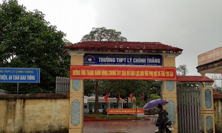 Nhóm côn đồ xông vào trường đánh trọng thương học sinh