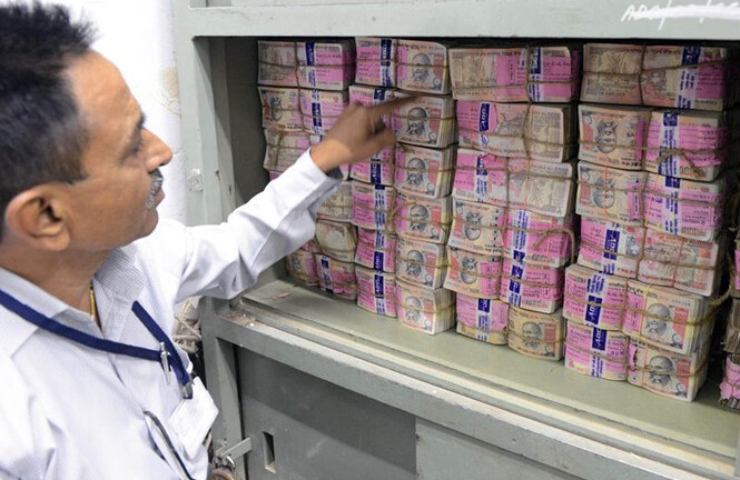 Ấn Độ “đau đầu” tìm cách xử lý 23 tỷ tờ tiền vô giá trị