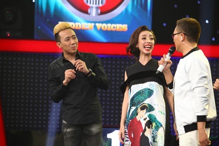 Thu Trang hát vọng cổ khiến Trường Giang té ngửa xuống sàn