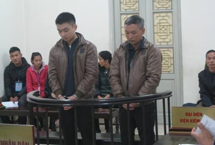 Đâm chết tình địch của con trai, ra tòa khai 