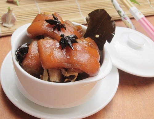 Móng giò hầm ngũ vị - món ăn nóng hổi cho ngày lạnh