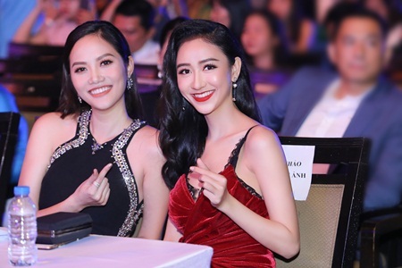 “Chị em” Á hậu Hà Thu - Diệu Linh tái xuất thảm đỏ bằng phong cách gợi cảm