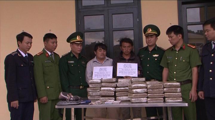 Cắt rừng vận chuyển 60 bánh cần sa từ Lào về Việt Nam tiêu thụ